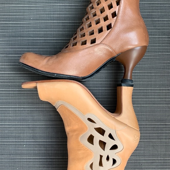 *gently used* John Fluevog Miracles Bethsaida boots (size 9.5, fits like 8-8.5) - Picture 14 of 14